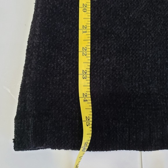 Christmas Sweater: Gorgeous, Decorative, and Warm Lisa Int., Size Small - Picture 7 of 7